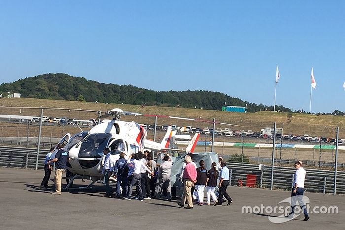 Jorge Lorenzo, Yamaha Factory Racing, es llevado en helicóptero después de su accidente