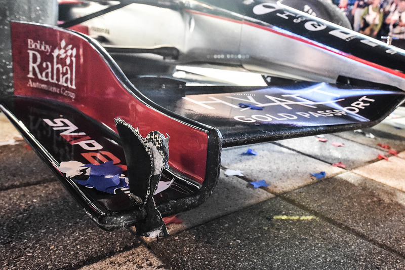 Damage to race winning car of Graham Rahal, Rahal Letterman Lanigan Racing Honda