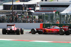Kollision: Sebastian Vettel, Ferrari SF16-H; Kimi Räikko#önen, Ferrari SF16-H