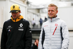 Carlos Sainz Jr., Renault Sport F1 Team, and Kevin Magnussen, Haas F1 Team, in the drivers parade