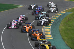 Carlos Sainz Jr., Renault Sport F1 Team R.S. 18 and Fernando Alonso, McLaren MCL33 at the start of the race