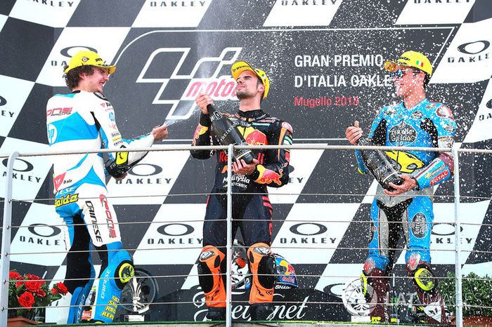 Podio: ganador de la carrera Miguel Oliveira, Red Bull KTM Ajo Moto2, segundo lugar Lorenzo Baldassarri, Pons HP40 Miguel Oliveira, tercer lugar Joan Mir, Marc VDS Moto2