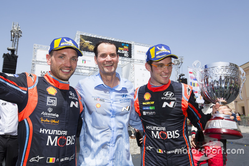 Podio: los ganadores Thierry Neuville, Nicolas Gilsoul, Hyundai Motorsport Hyundai i20 Coupe WRC