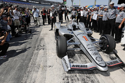 Josef Newgarden, Team Penske Chevrolet viert de Verizon P1 Pole Award