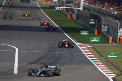 Lewis Hamilton, Mercedes AMG F1 W09, Max Verstappen, Red Bull Racing RB14 Tag Heuer, Daniel Ricciardo, Red Bull Racing RB14 Tag Heuer, and Kimi Raikkonen, Ferrari SF71H
