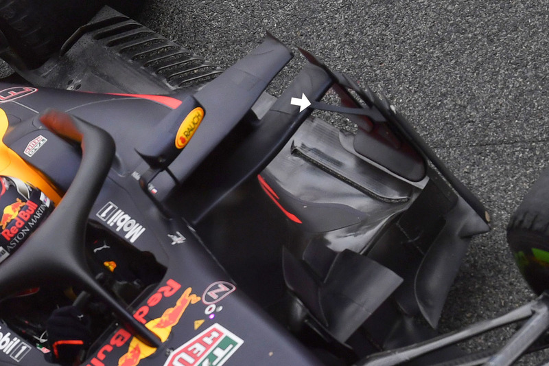 Red Bull Racing RB14 deflector support