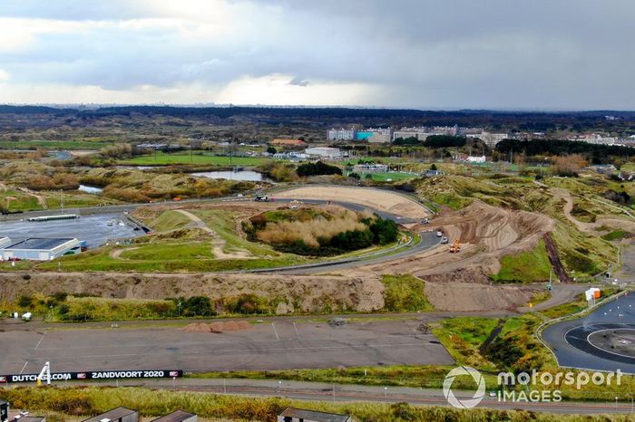 Trabajos de construcción en el autódromo de Zandvoort para el Gran Premio de Holanda