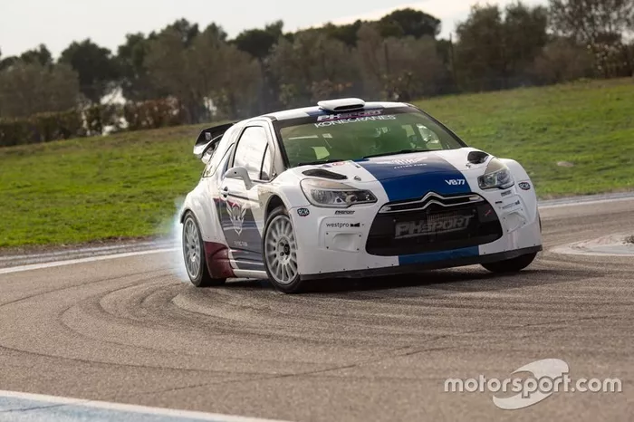 Valtteri Bottas conduciendo un Citroën DS3 WRC 