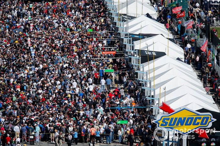 Fan walk, grid, fans