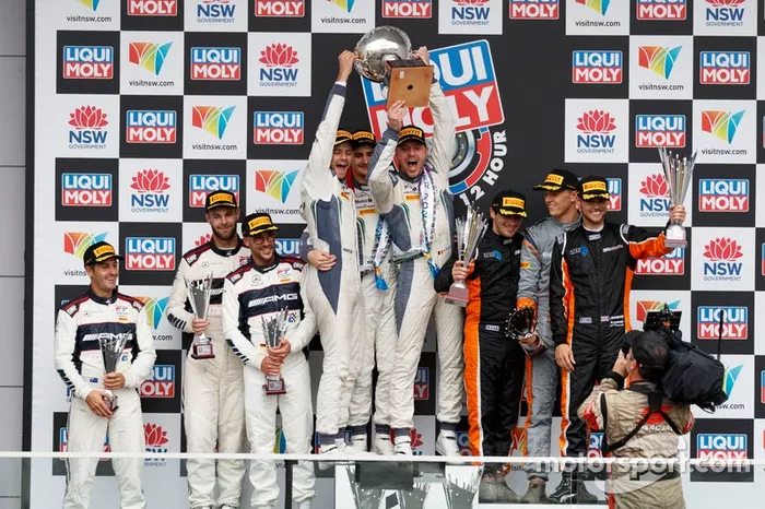 Podio: i vincitori #7 Bentley Team M-Sport Bentley Continental GT3: Jules Gounon, Maxime Soulet, Jordan Pepper, second place 59Racing / EMA Racing McLaren 720S GT3: Alvaro Parente, Ben Barnicoat, Tom Blomqvist , third place #888 Mercedes-AMG Team Triple Eight Race Engineering Mercedes AMG GT3: Shane Van Gisbergen, Jamie Whincup, Maximilian Götz