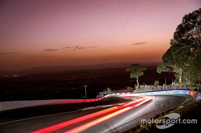 Night track action atmosphere