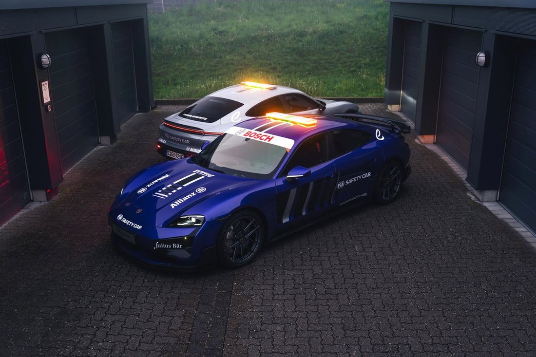 Porsche Taycan Turbo GT Safety Car 
