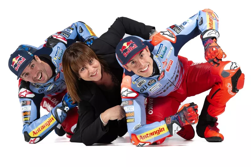 Álex Márquez, Gresini Racing, Nadia Padovani, propriétaire de l'équipe, et Marc Márquez, Gresini Racing