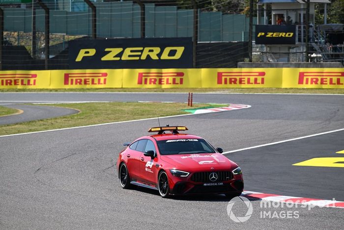 El coche médico en la pista