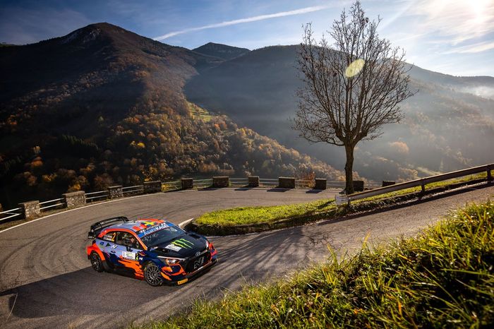 Oliver Solberg, Elliott Edmondson, Hyundai 2C Competition Hyundai i20 Coupe WRC