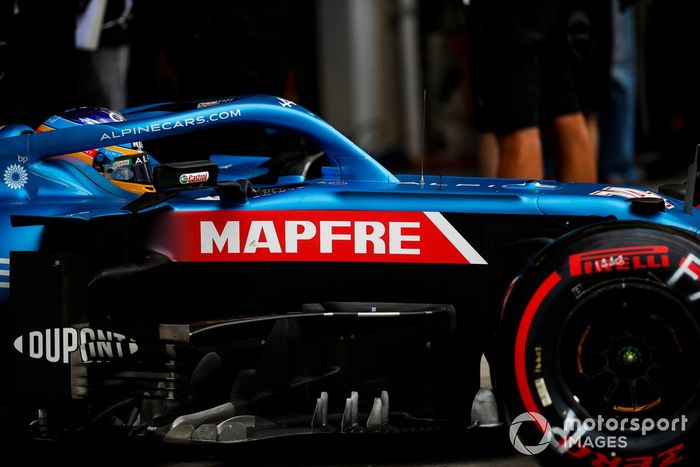 Fernando Alonso, Alpine A521, sale del garaje