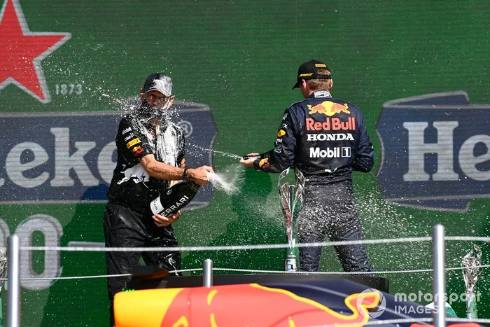 Podio: Adrian Newey, Director Técnico Red Bull Racing, ganador Max Verstappen, Red Bull Racing