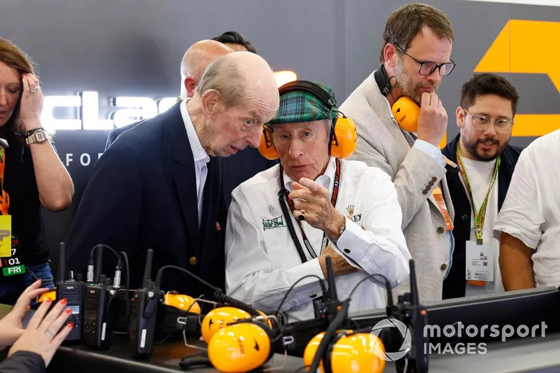 Sir Jackie Stewart dans le garage McLaren