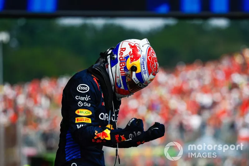 Max Verstappen, Red Bull Racing, 1ère position, fête son arrivée au Parc Ferme