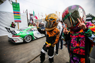 Atmosphere in the paddock