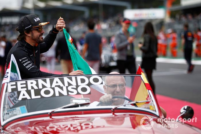 Fernando Alonso, McLaren en el desfile de pilotos