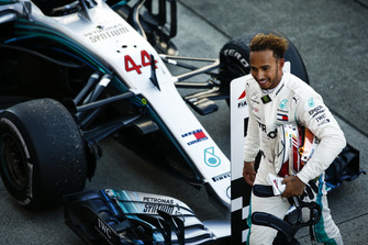 Le vainqueur Lewis Hamilton, Mercedes AMG F1, dans le parc fermé