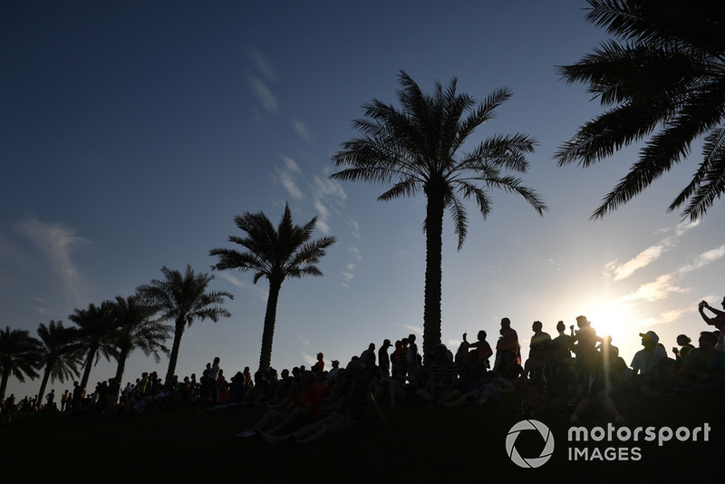 Tifosi sulla collina di Abu Dhabi