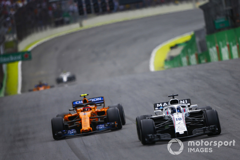 Ленс Стролл, Williams FW41 ,попереду Стоффеля Вандорна, McLaren MCL33