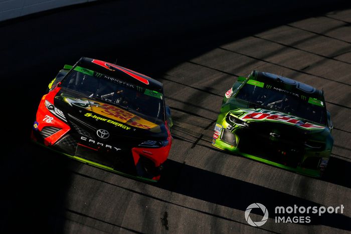 Martin Truex Jr., Furniture Row Racing, Toyota Camry Bass Pro Shops/5-hour ENERGY and Chase Elliott, Hendrick Motorsports, Chevrolet Camaro Mountain Dew