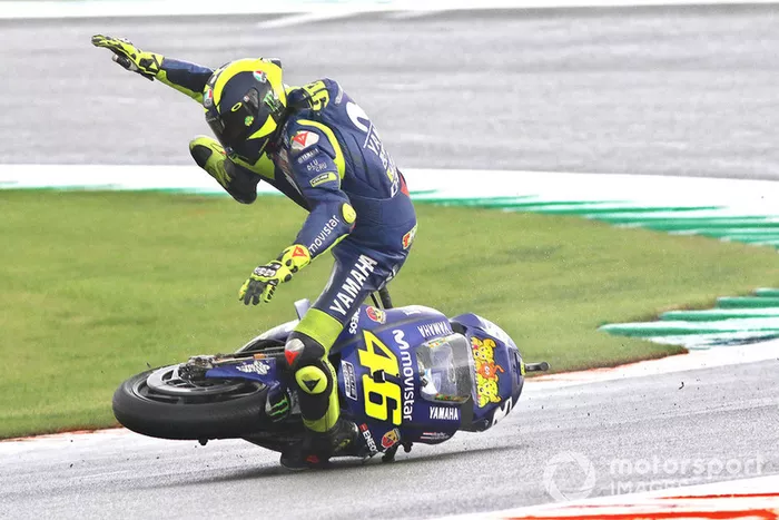 Valentino Rossi, Yamaha Factory Racing caída