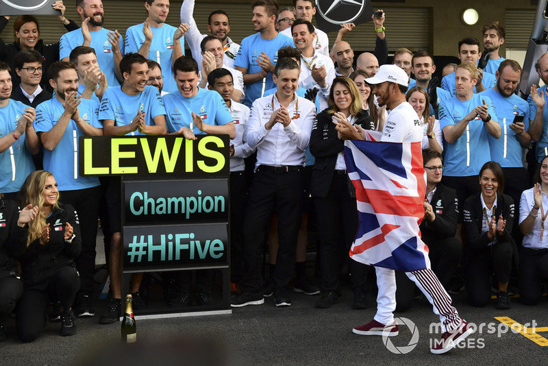 Lewis Hamilton, Mercedes AMG F1 fête le titre avec son équipe