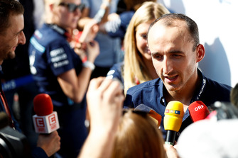 Robert Kubica, Williams Racing, met de media