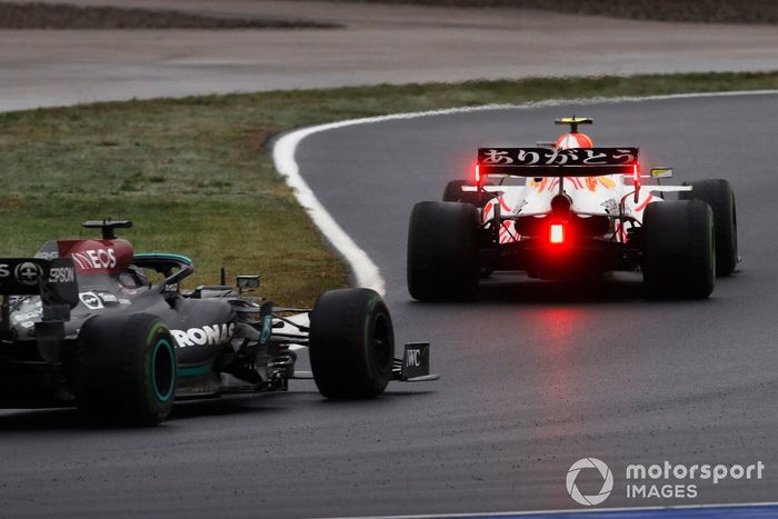 Sergio Pérez, Red Bull Racing RB16B, Lewis Hamilton, Mercedes W12