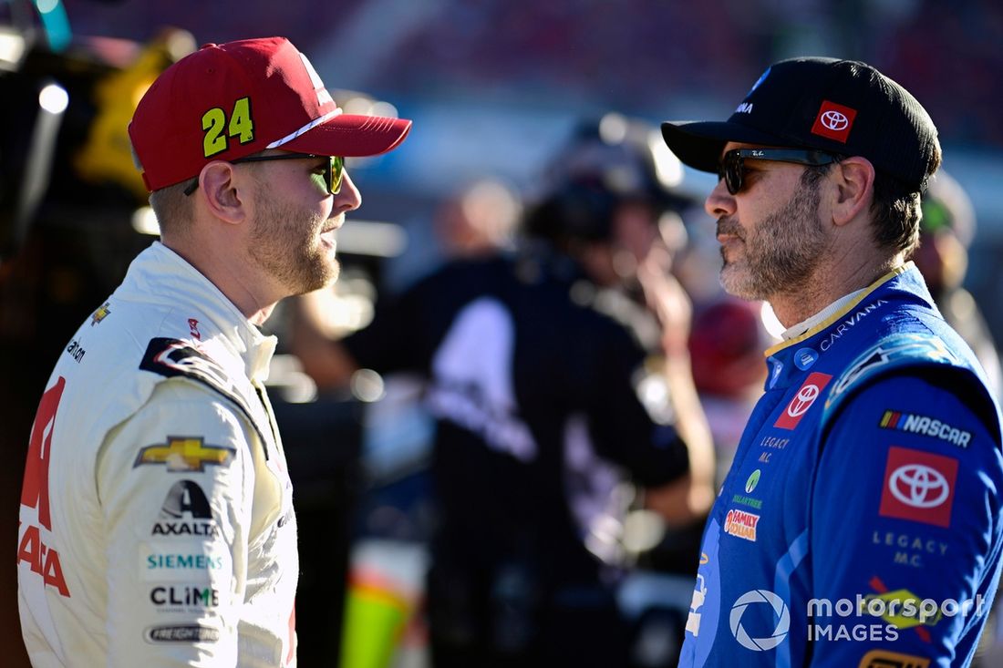 William Byron, Hendrick Motorsports, Axalta Chevrolet Camaro y Jimmie Johnson, LEGACY MOTOR CLUB, Carvana Toyota Camry