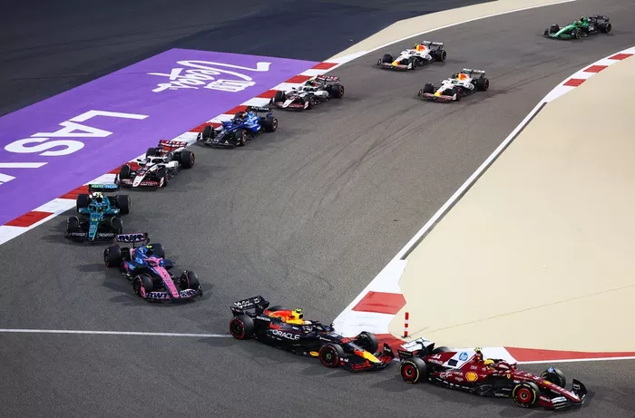 Lewis Hamilton, Ferrari, Jack Doohan, Alpine, Yuki Tsunoda, Red Bull Racing Team