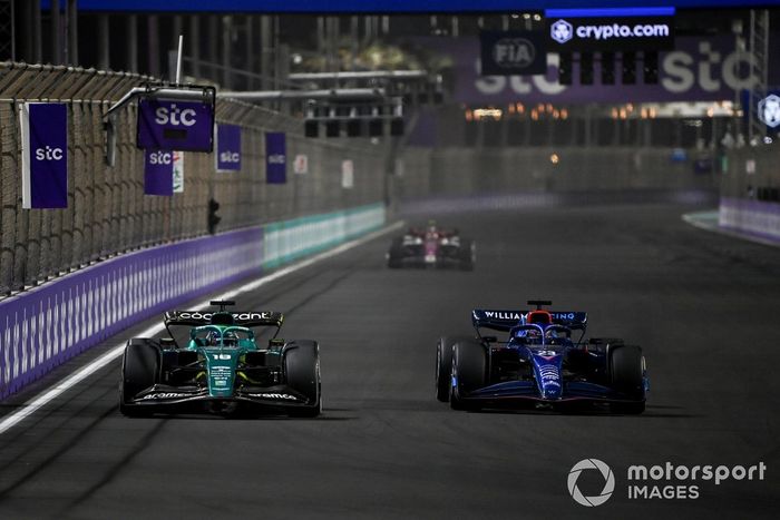 Lance Stroll, Aston Martin AMR22, lucha con Alex Albon, Williams FW44