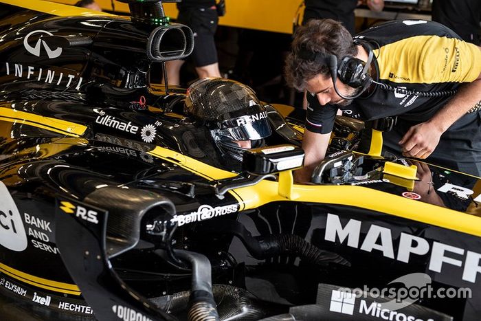 Guanyu Zhou, Academia Renault Sport, prueba el Renault 2017 F1