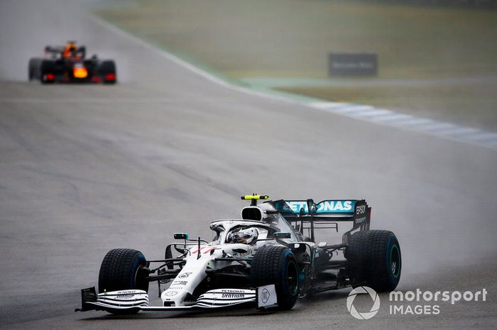 Valtteri Bottas, Mercedes AMG W10, Max Verstappen, Red Bull Racing RB15