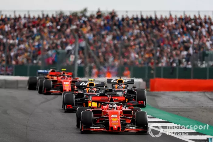 Sebastian Vettel, Ferrari SF90, Pierre Gasly, Red Bull Racing RB15, Max Verstappen, Red Bull Racing RB15, y Charles Leclerc, Ferrari SF90