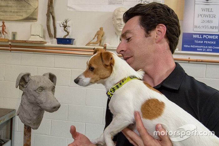 Simon Pagenaud, Team Penske con su perro Norman
