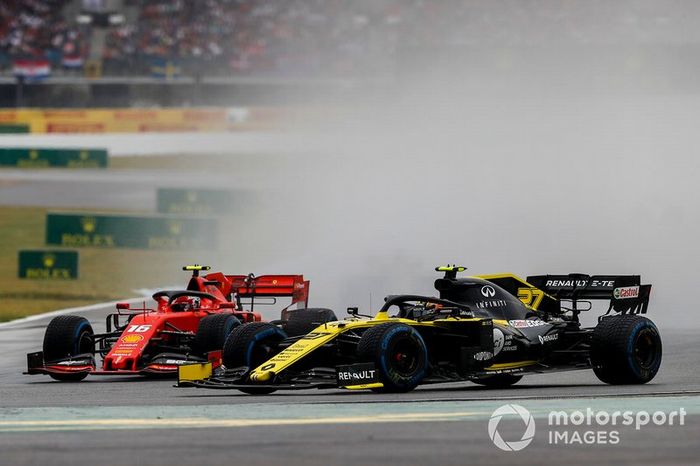 Nico Hulkenberg, Renault F1 Team R.S. 19, Charles Leclerc, Ferrari SF90 battle