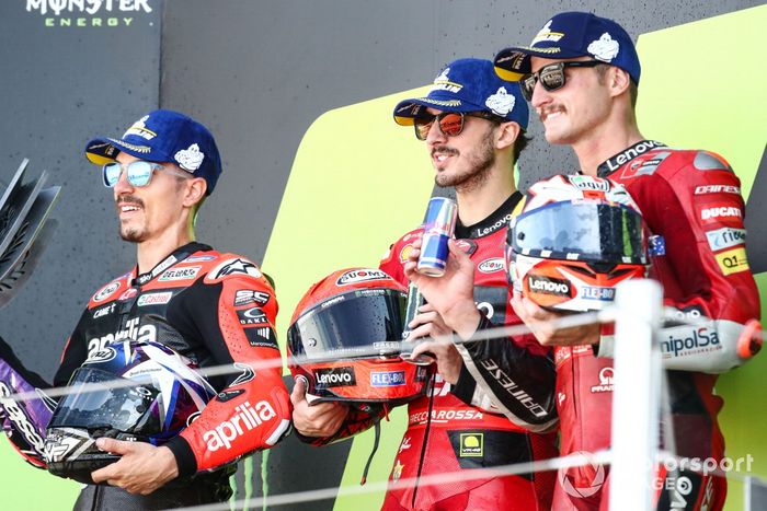 Podio: ganador Francesco Bagnaia, Ducati Team, segundo lugar Maverick Viñales, Aprilia Racing Team, tercer lugar Jack Miller, Ducati Team