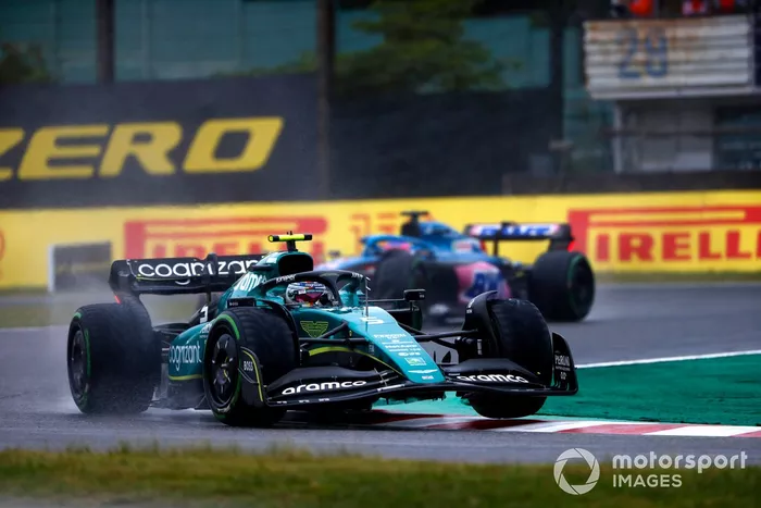 Sebastian Vettel, Aston Martin AMR22, Fernando Alonso, Alpine A522