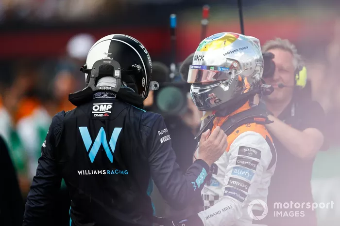 Lando Norris, McLaren, 2ª posición, celebra su llegada a Parc Ferme