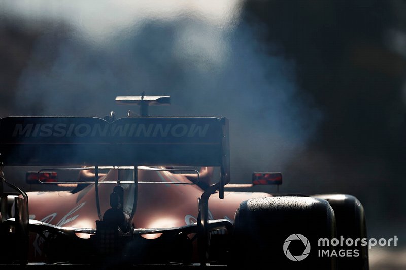 Fumo dal posteriore di Charles Leclerc, Ferrari SF90