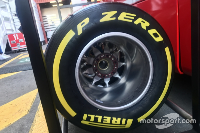 Cerchi forati Ferrari