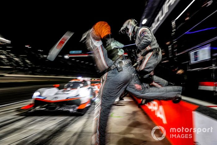 #6 Acura Team Penske Acura DPi, DPi: Juan Pablo Montoya, Dane Cameron, Simon Pagenaud, pit stop