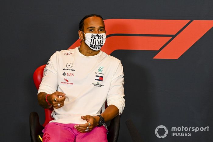Lewis Hamilton, Mercedes-AMG F1, en la conferencia de prensa