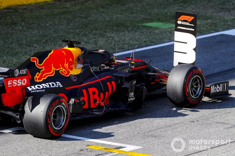 Max Verstappen, Red Bull Racing RB16, arriva sulla griglia dopo le qualifiche