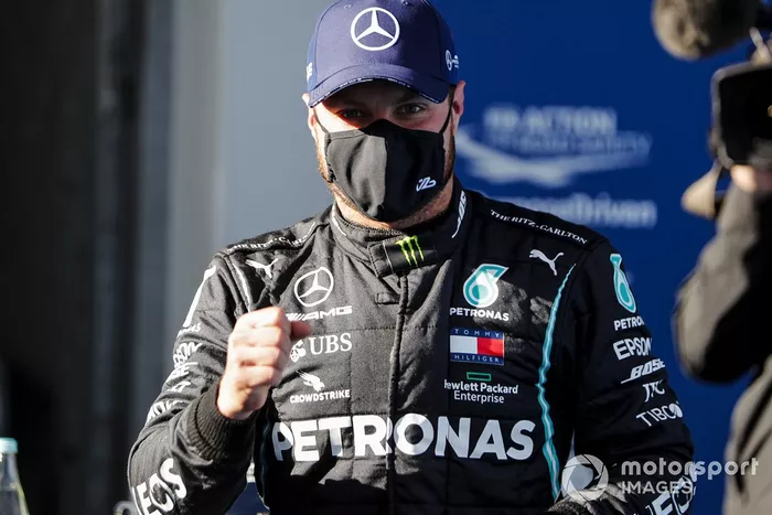 Ganador de la pole Valtteri Bottas, Mercedes F1
